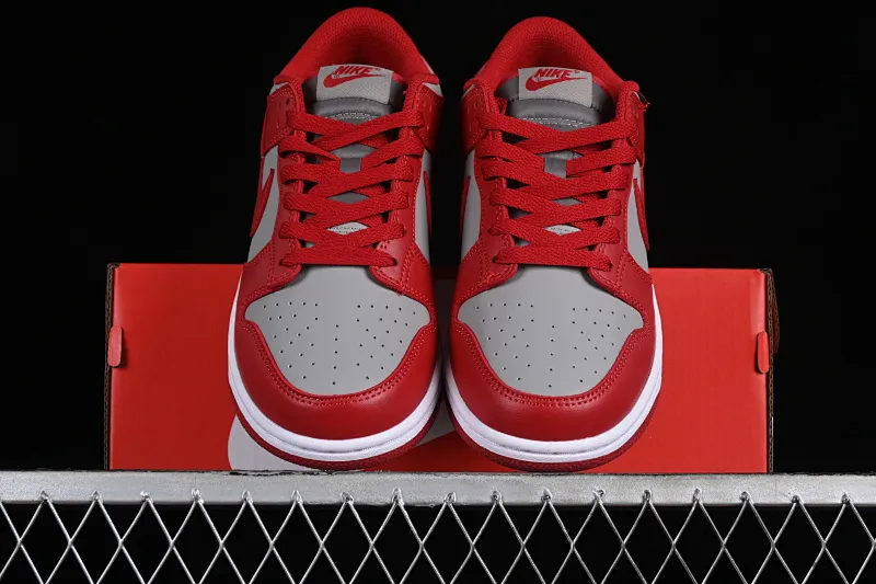 All Categories Nk SB Dunk Series Nk SB Dunk Low Low-top sneakers Nk SB Dunk Low Gray and red color Low-top casual sports skateboard shoes CW1590-0002